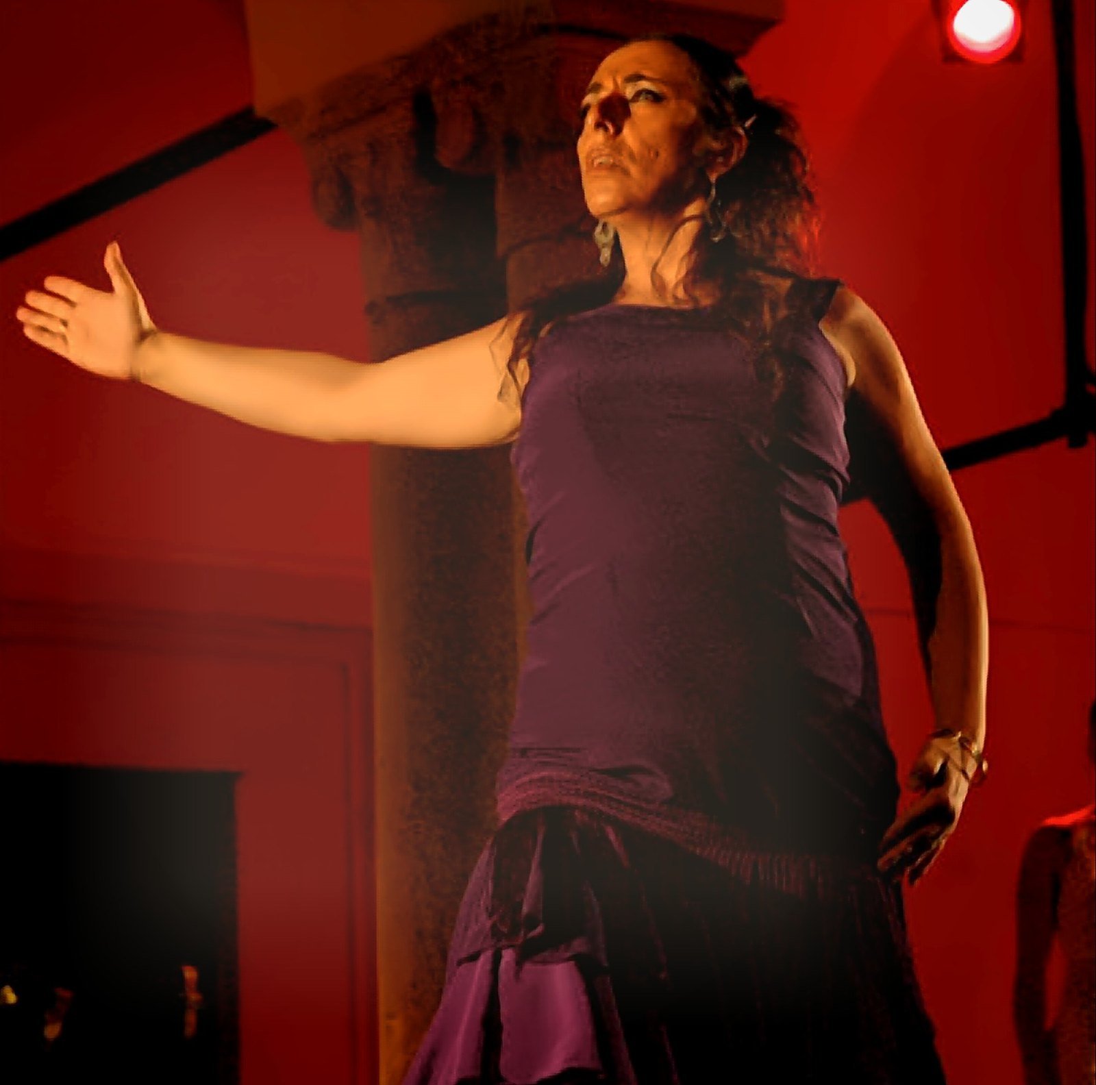 Danseuse en robe violette